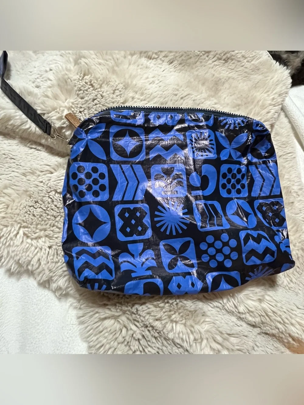 OluKai Blue & Black Geometric Cosmetic Pouch 02-12